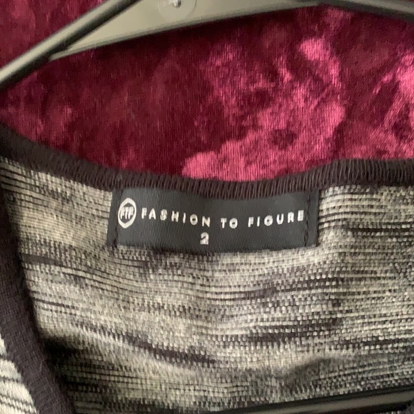 NWT-FTF SZ 2- Keyhole Front Sweater Dress - Picture 4 of 6